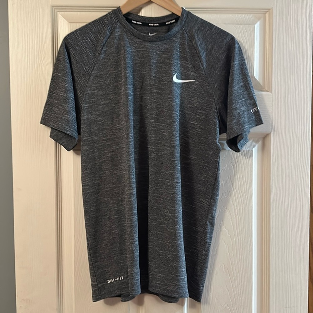 Men’s Nike HydroGuard tshirt. Like new. Size M